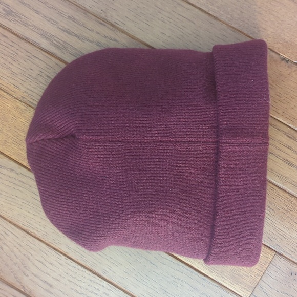 Under Armour Halftime Ribbed Beanie Hat (Very Good Condition) - Picture 2 of 3